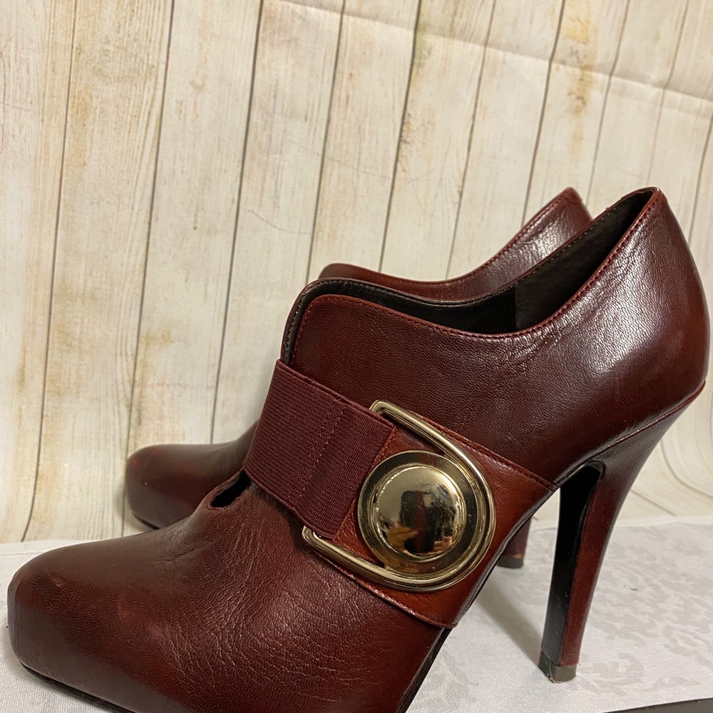 Woman’s Shoes - Picture 6 of 8